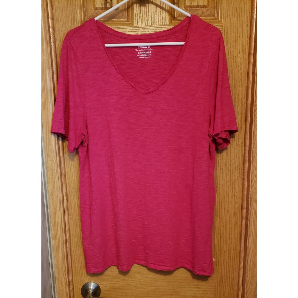 Chico's size 2 = large Fuchsia V-neck T-shirt